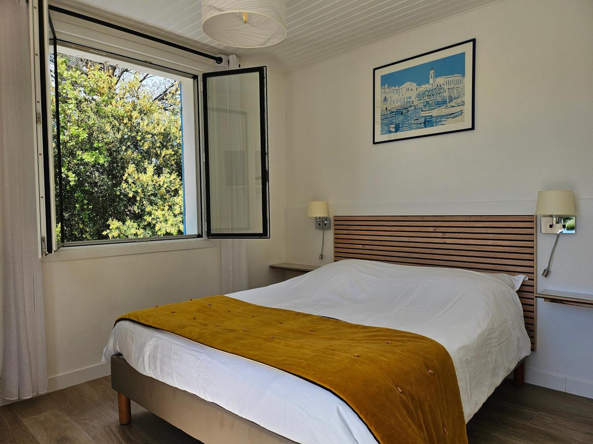 Bed and Breakfast La Luberonne Lourmarin Exterior foto