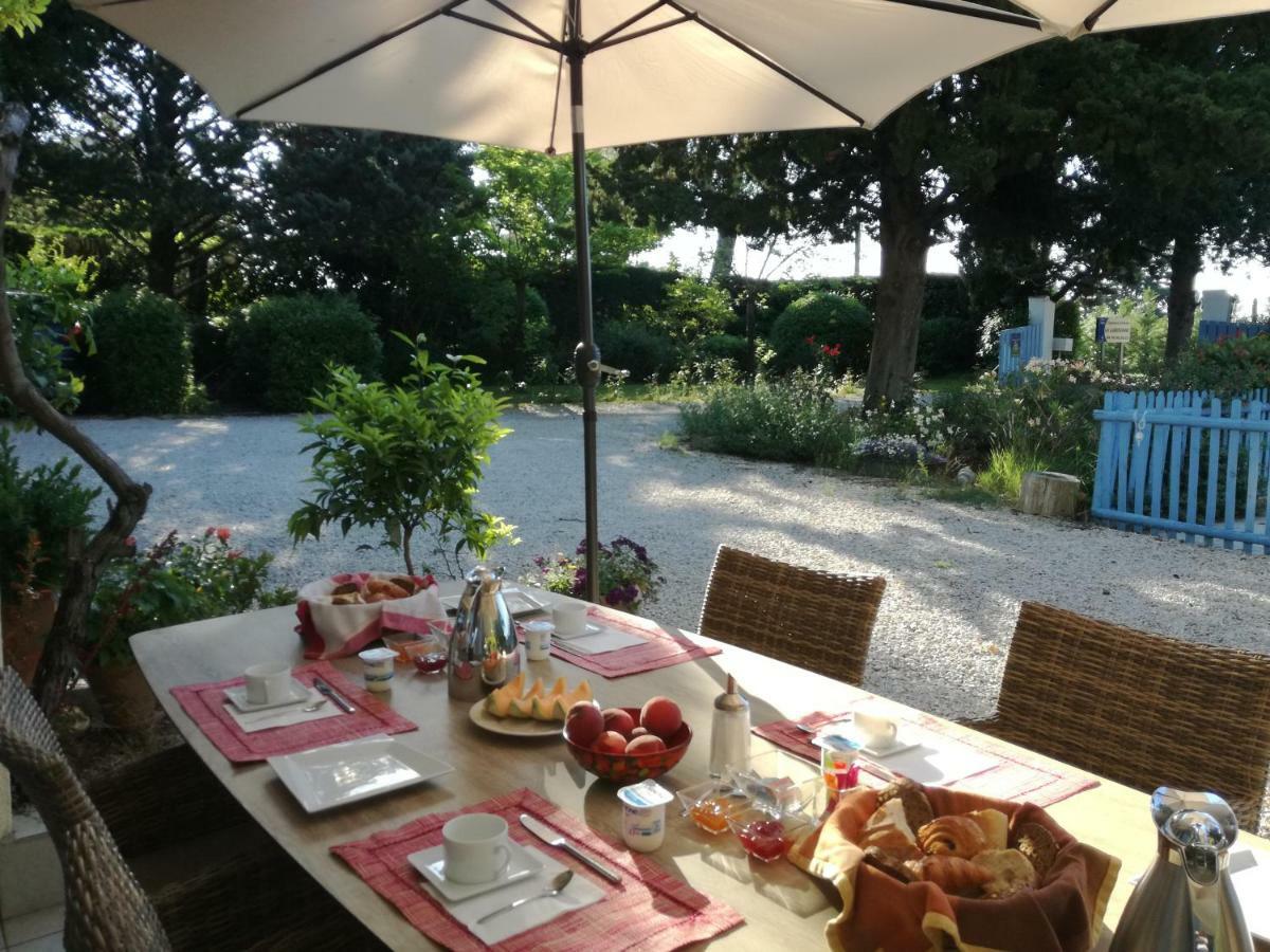Bed and Breakfast La Luberonne Lourmarin Exterior foto